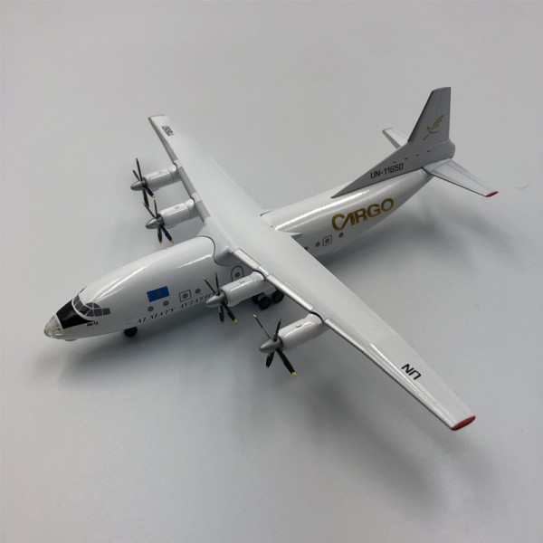 Модель літака АН-12 AIR KAZAHSTAN (борт - UN-11650)